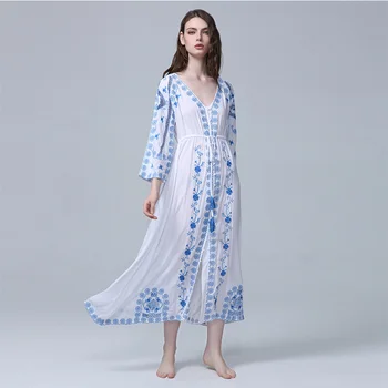 Yeni yaz delikli seksi elbise Bohemian plaj elbise Çin tarzı mavi-beyaz porselen işlemeli uzun elbise